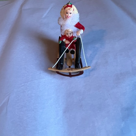 Hallmark Keepsake Ornament. Winter Fun with Barbie and Kelly. - Picture 6 of 11